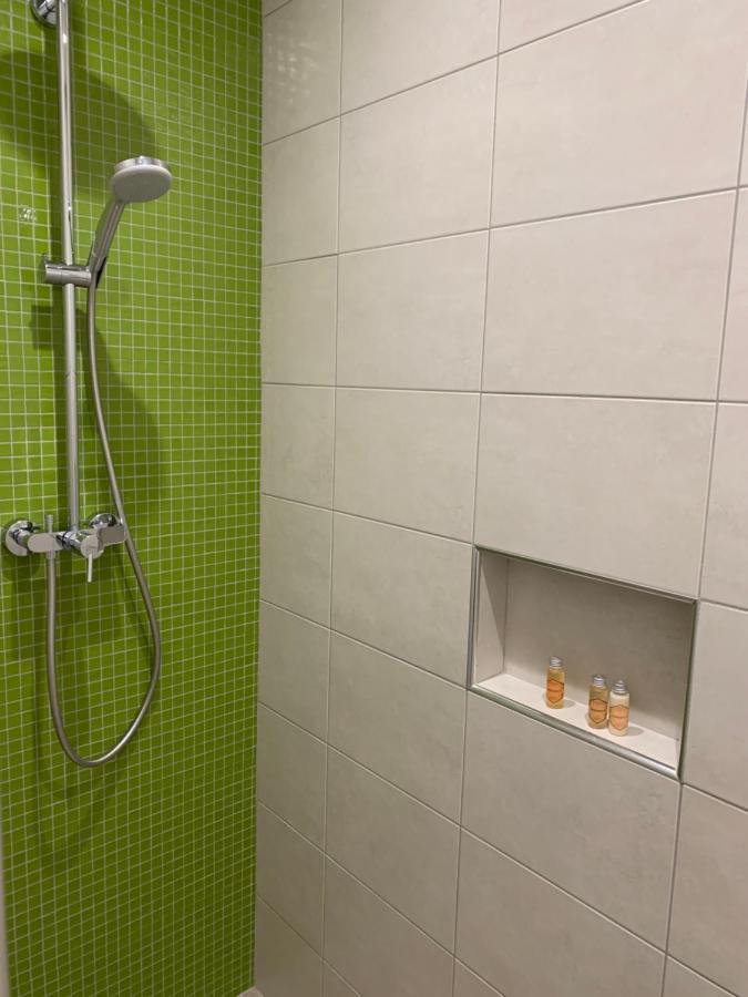 Chut ! C'Est Ici Otel Venelles Dış mekan fotoğraf